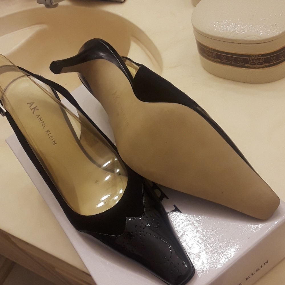 Black suede and leather swing back shoes